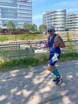Ralf während dem Halbmarathon, immer mit guter Laune