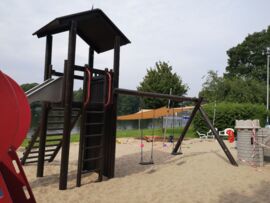 Spielplatz mit Sonnensegel in Duisburg